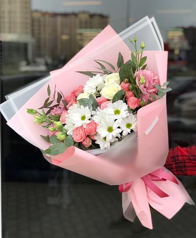 Букет цветов из: Розы, Лизиантусы и Хризантемы в Александровское